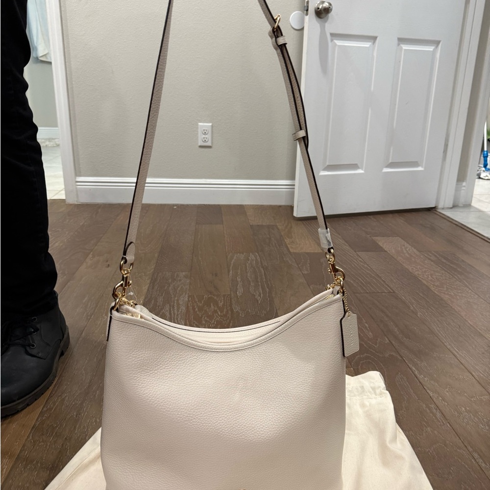 Coach Women's Zippered Leather Bag.2 Detachable Straps Shoulder Bag or Crossbody - Picture 6 of 13